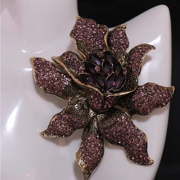 Sparkling Oversized Purple Floral Statement Brooch • Gold-Tone Vintage Style - Picture 5 of 13